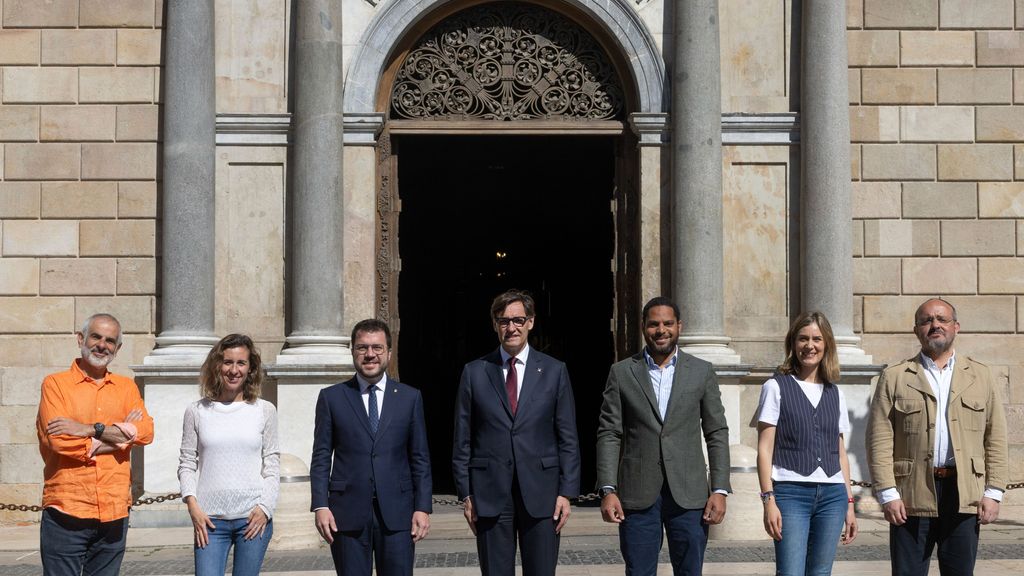 Jornada de reflexión en Cataluña: los candidatos cogen aire con sus familias y amigos