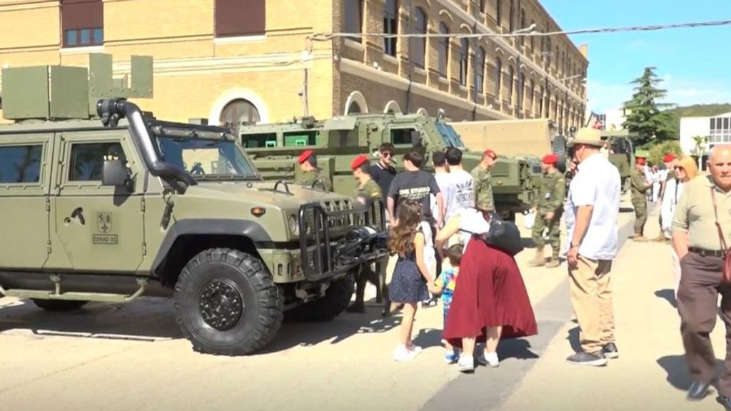 Unas 7.000 personas visitan la Academia General Militar en una jornada de puertas abiertas este sábado