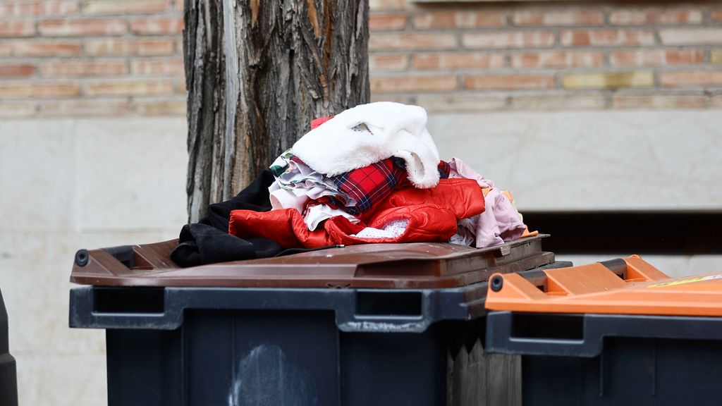 Investigan el hallazgo de un bebé muerto entre cubos de basura en Barajas, en Madrid