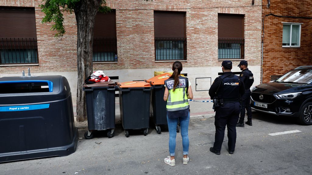 Investigan el hallazgo de un bebé muerto entre cubos de basura en Barajas (Madrid)