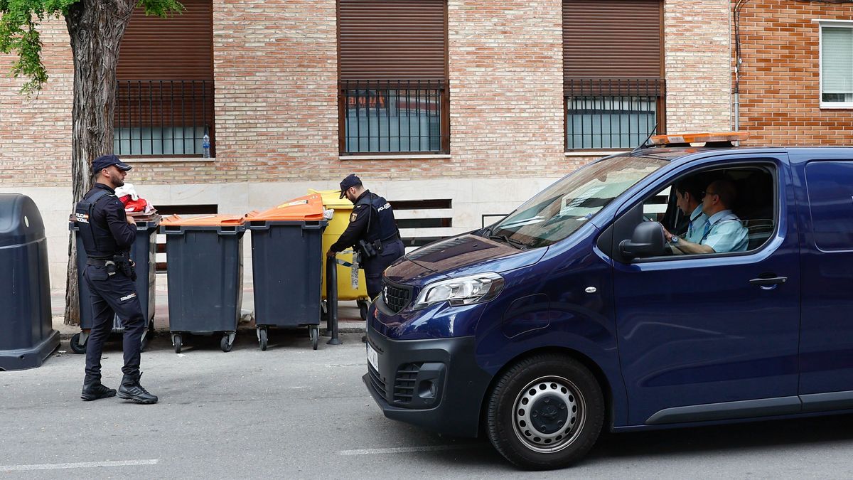 Investigan el hallazgo de un bebé muerto entre cubos de basura en Barajas (Madrid)