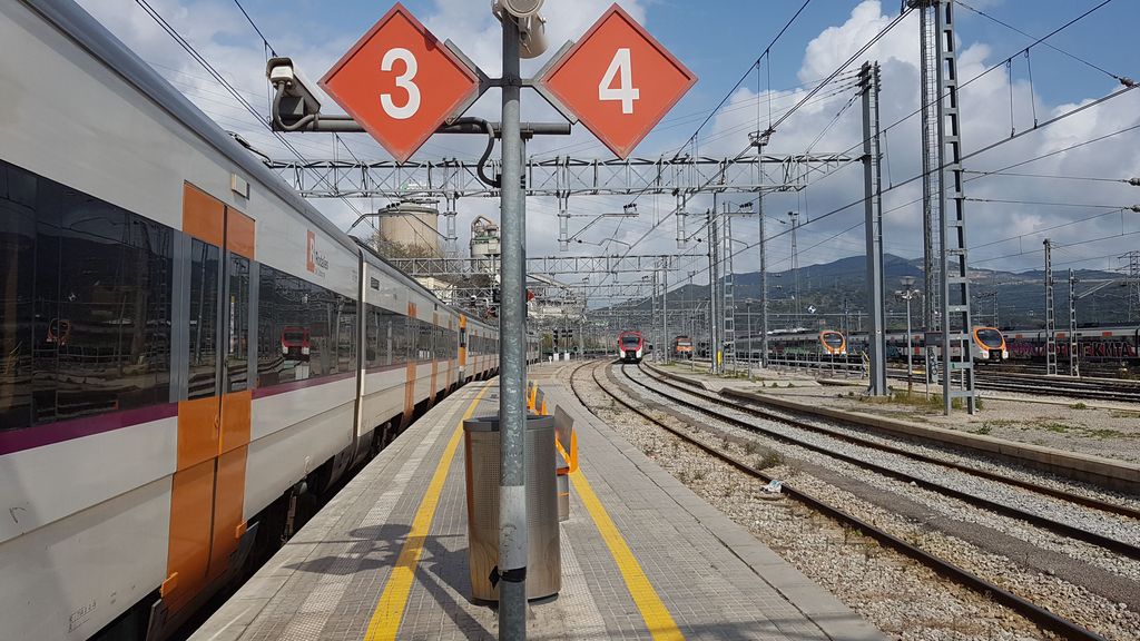 Una incidencia por el robo de cobre provoca la paralización de todos los trenes en Cataluña.