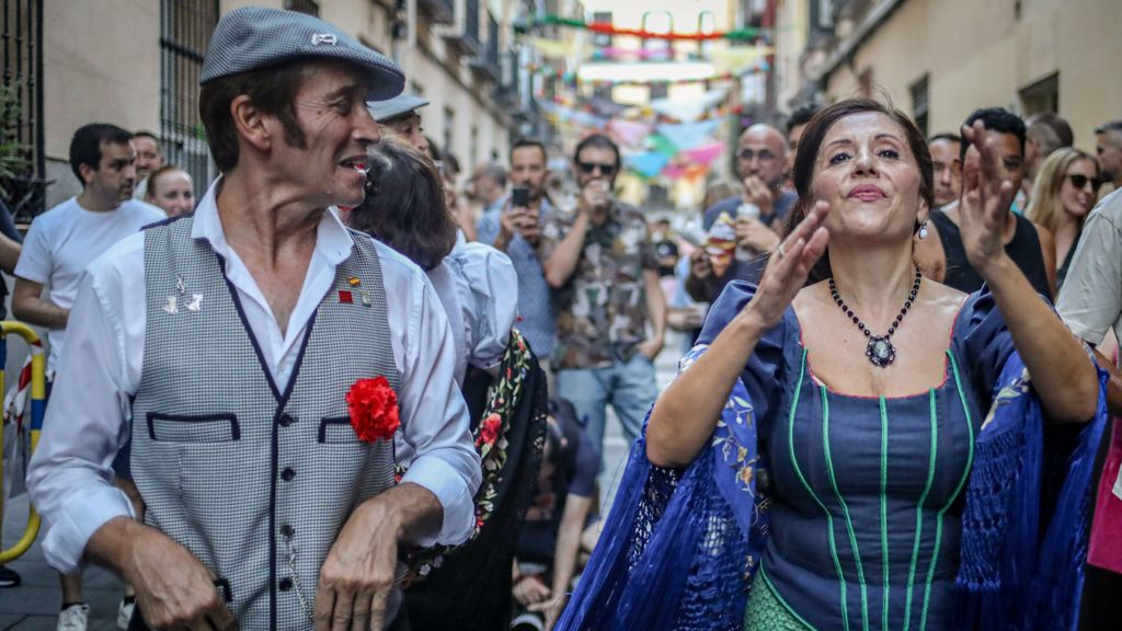 Chulapos en la Fiesta de la Paloma, Madrid.