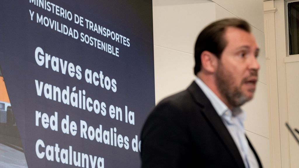 El ministro de Transportes y Movilidad Sostenible, Óscar Puente, comparece ante los medios