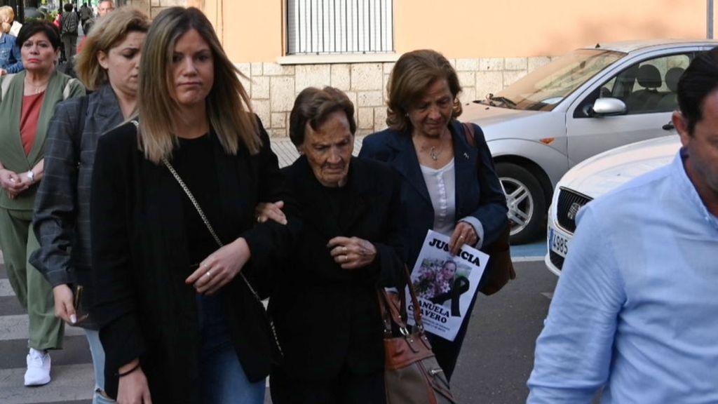 Familiares de Manuela Chavero llegan al juicio