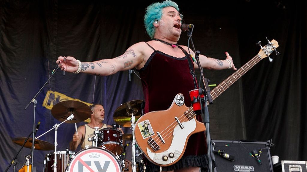 Fat Mike, durante un concierto con NOFX