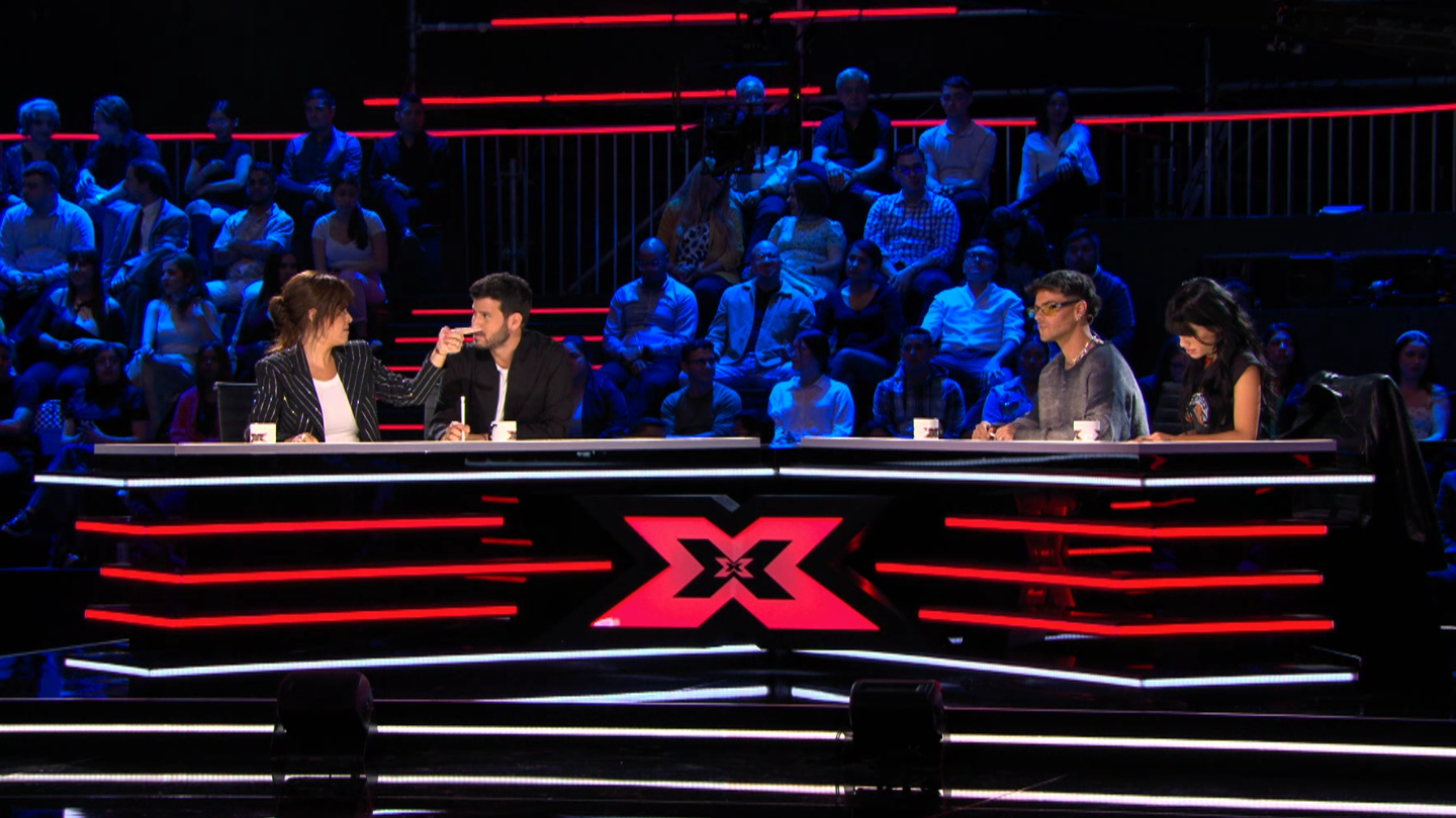 Los jueces comparten conversaciones entre actuación y actuación