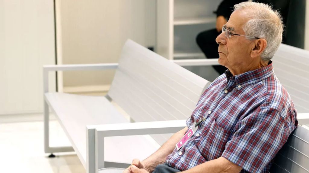 Pompeyo González, el jubilado acusado de enviar cartas bomba, al ser detenido: "Os habéis confundido, a mí me gusta la marquetería"