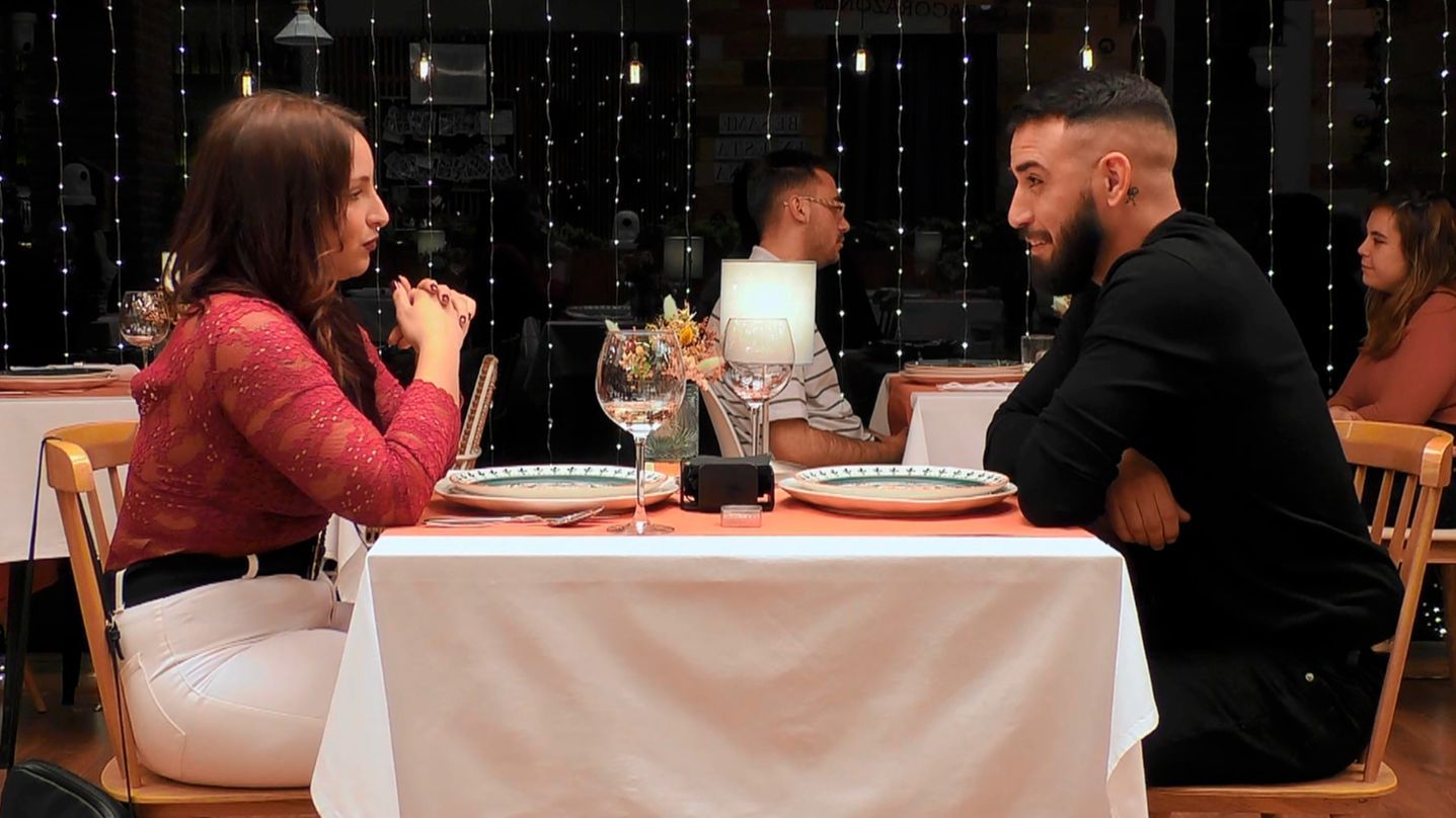 Andrea y Sonny durante su cita en 'First Dates'