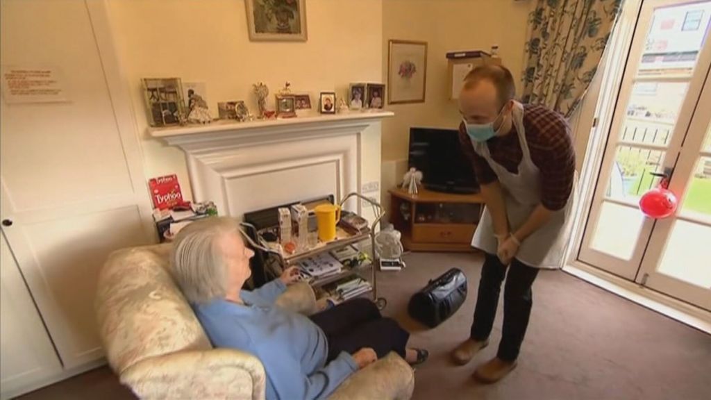 Cada vez más ancianos mueren solos en sus viviendas sin que nadie se entere en Reino Unido