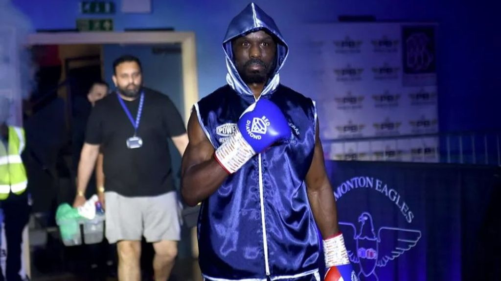 El boxeador Sherif Lawal, de 29 años, muere tras un nocaut en el combate de su debut profesional