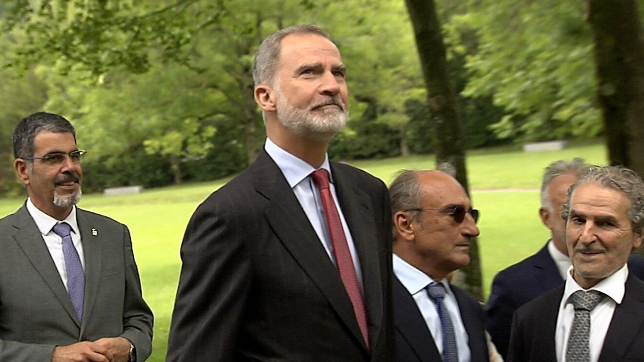 El rey Felipe VI durante su visita a Chillida-Leku