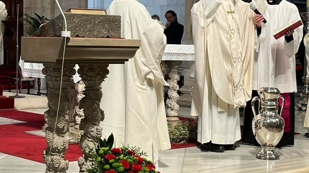 EuropaPress 5853304 arturo ros preside primera misa crismal obispo santander