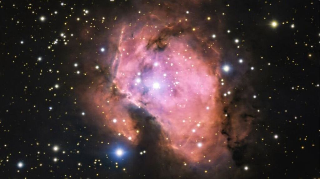 ¿Has visto la nebulosa en rosa a 5.500 años luz? ¿Por qué es de color rosa?