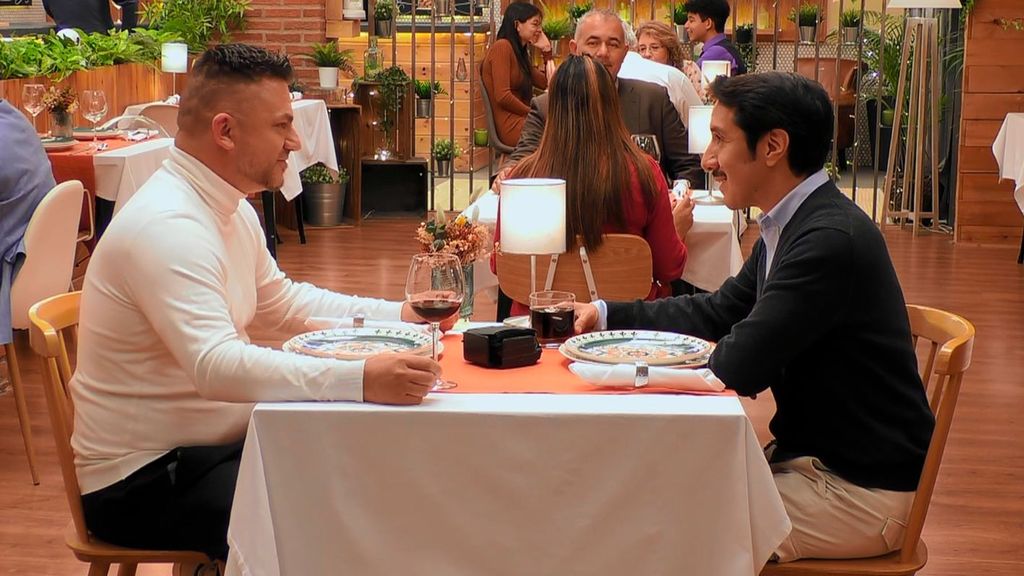 José y Henry durante su cita en 'First Dates'