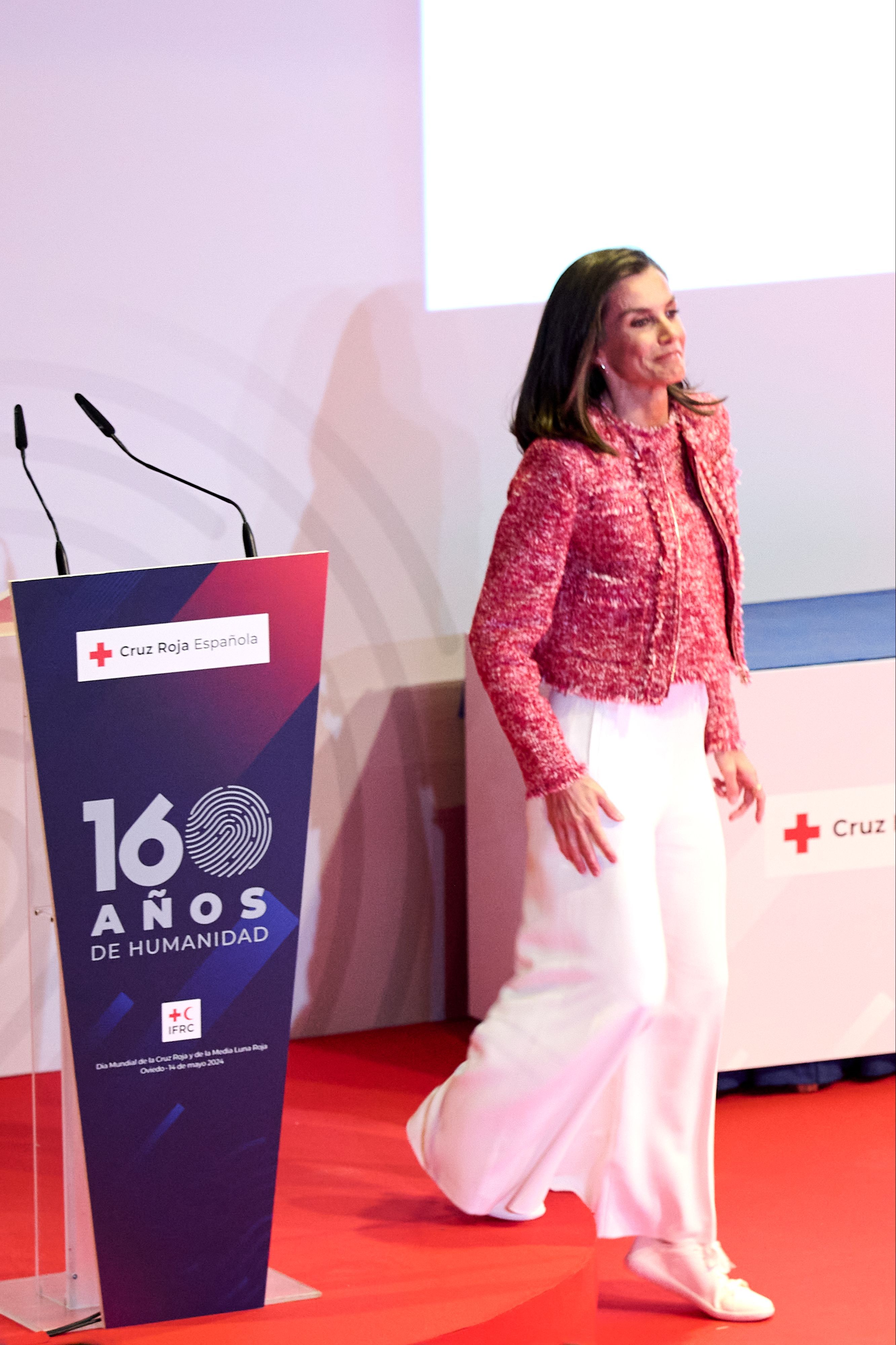 La reina Letizia, abandonando el atril durante el mencionado acto