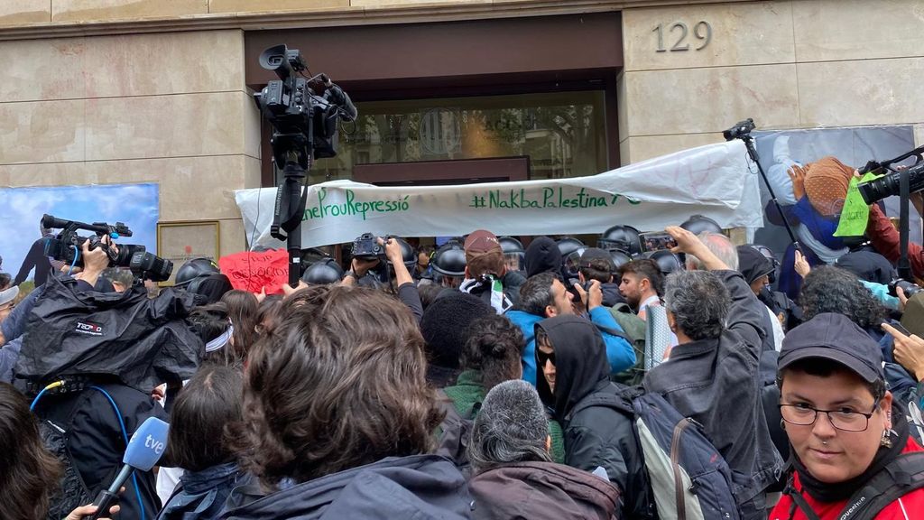 Cargas policiales en una protesta propalestina en Barcelona: manifestantes ocupan la sede de Acció