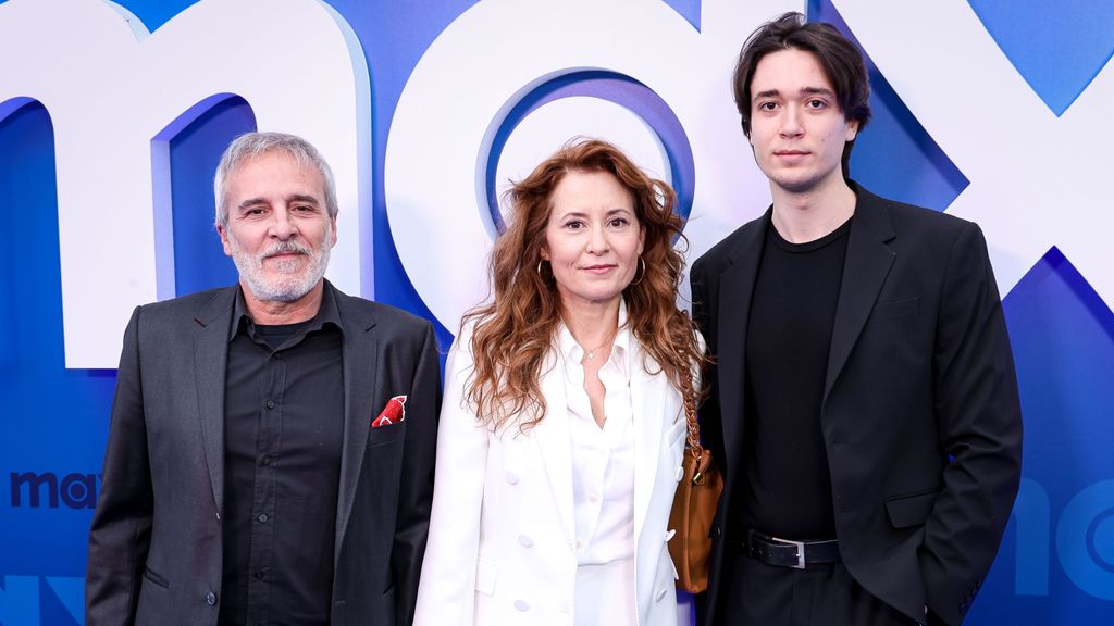 Fernando Guillén Cuervo junto a su hijo y su pareja, Lupe.