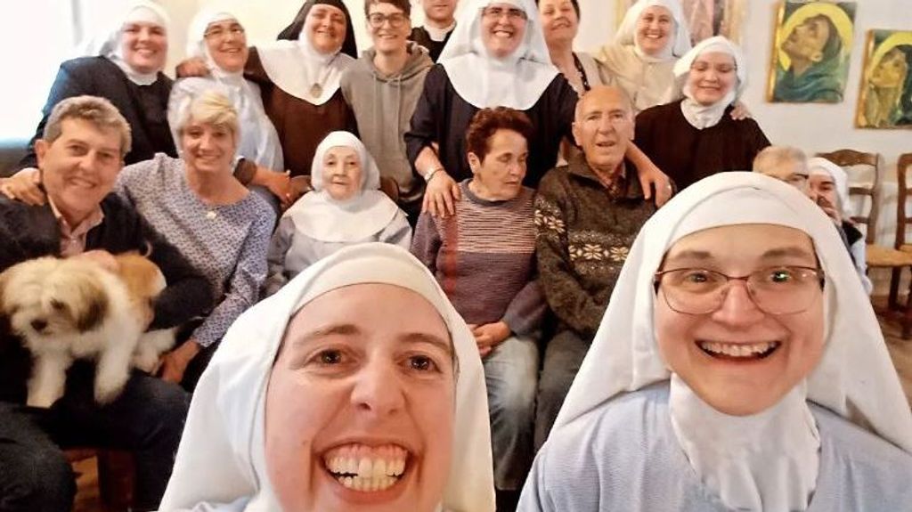 Las imágenes de las monjas clarisas que se han pronunciado contra al Iglesia