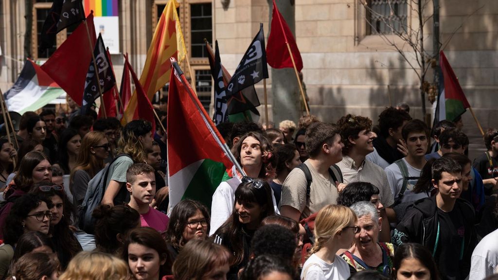 Unos 500 estudiantes cortan la Gran Via de Barcelona contra el "genocidio" en Palestina