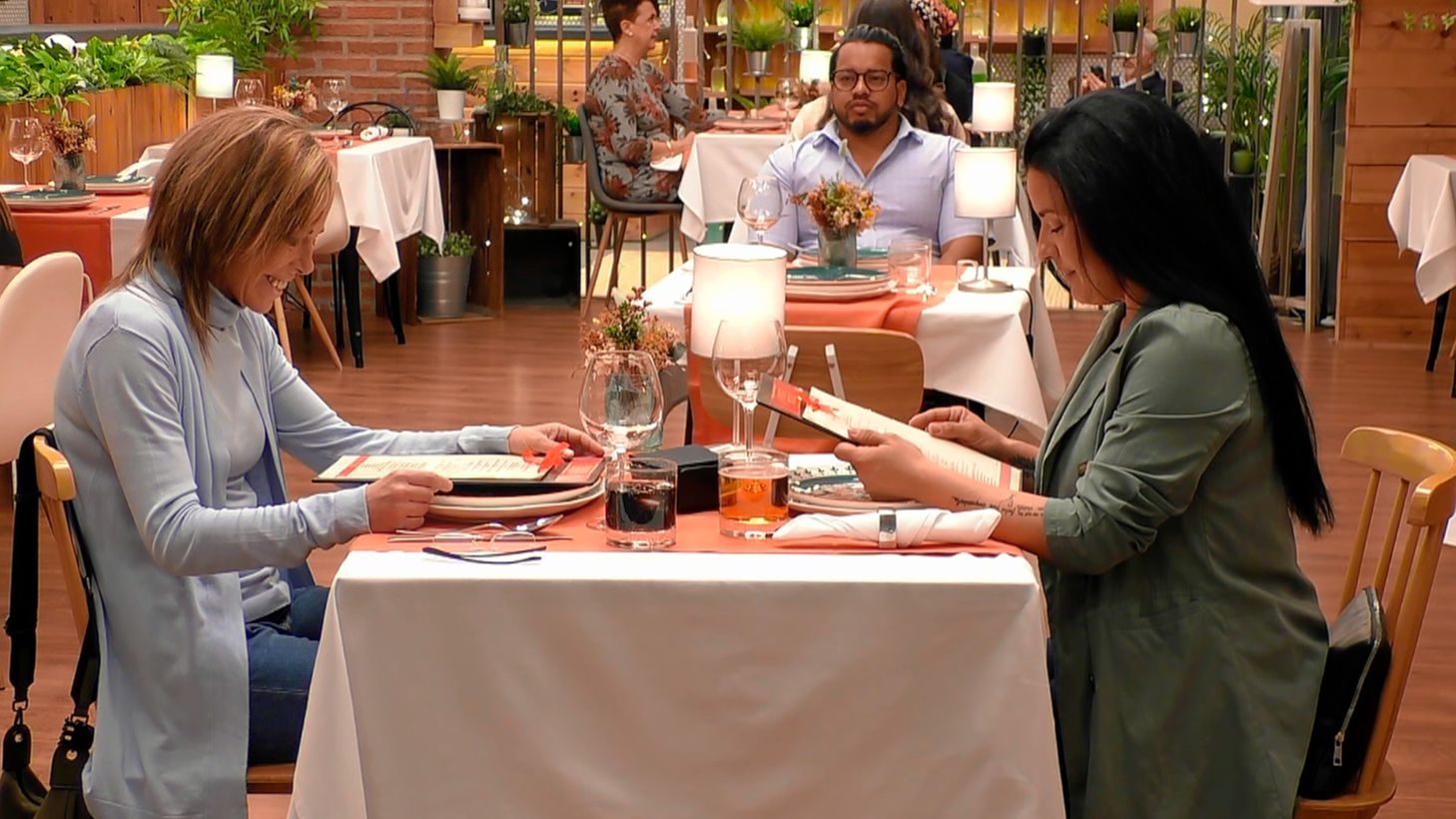 Beth y Judith durante su cita en 'First Dates'