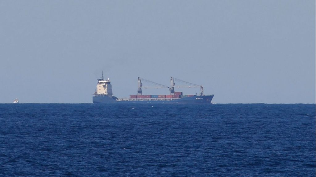 Exteriores deniega la escala a un buque que iba a Israel: advierte que no dará autorización a ningún barco