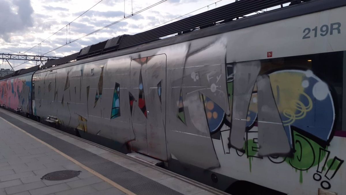 Inutilizado un tren de Rodalies vandalizado por las afectaciones derivadas del robo de cobre