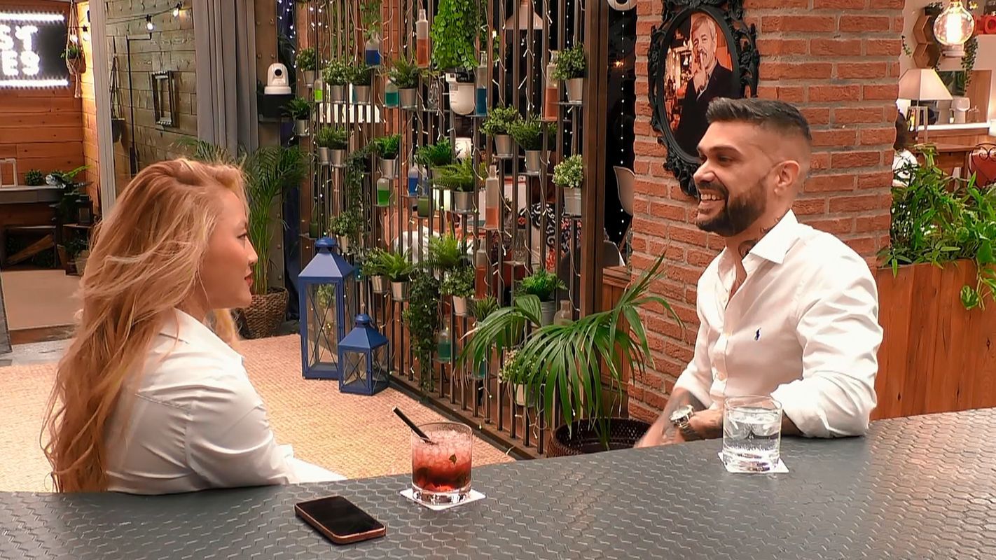 Lucía y Javi durante su cita en 'First Dates'