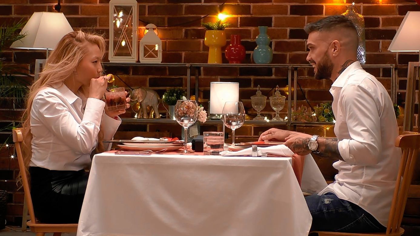 Lucía y Javi durante su cita en 'First Dates'