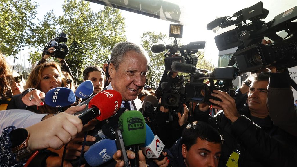 Zaplana llegando a la Ciudad de la Justicia de Valencia