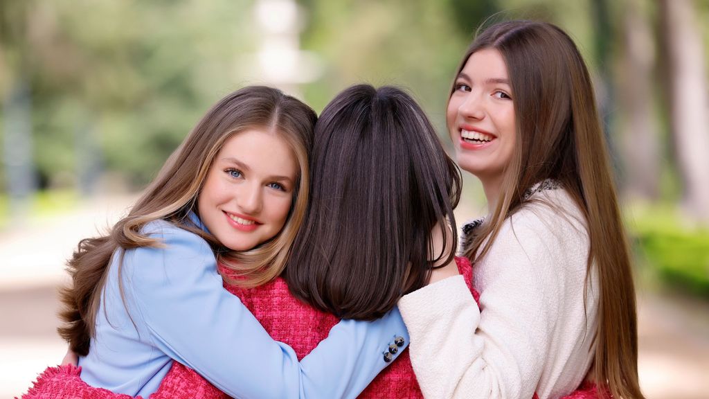 Leonor, Letizia y Sofía, muy unidas en el posado oficial