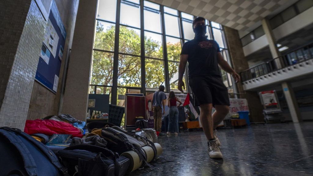 Los estudiantes abandonan la Facultad de Filosofía