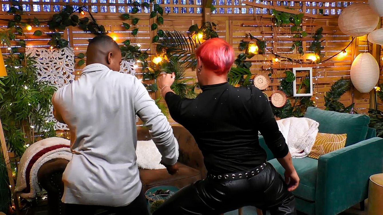 Pedro y José bailan en 'First Dates'