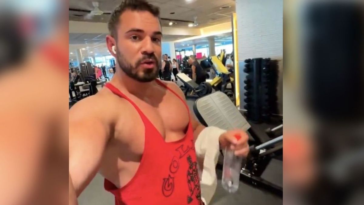 Regañan a un influencer por su ropa en un gimnasio de L'Hospitalet