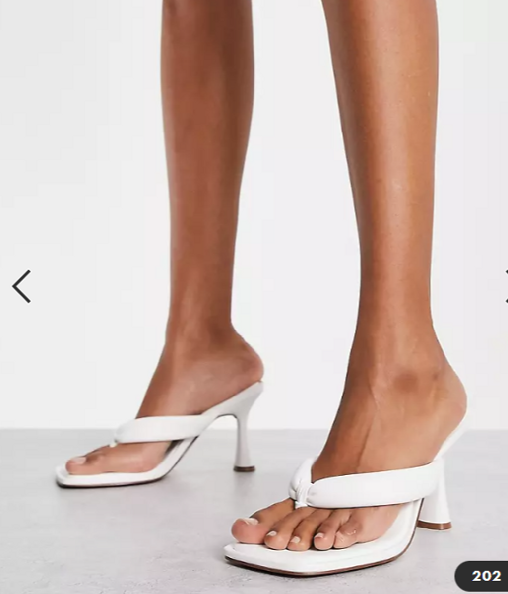 Sandalias tipo chancla de dedo, de Amazon Design