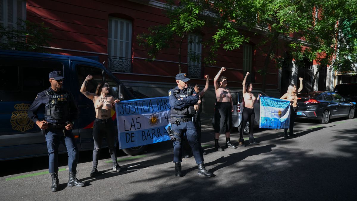 Activistas de Femen protestan contra la presencia del presidente argentino Javier Milei en Madrid