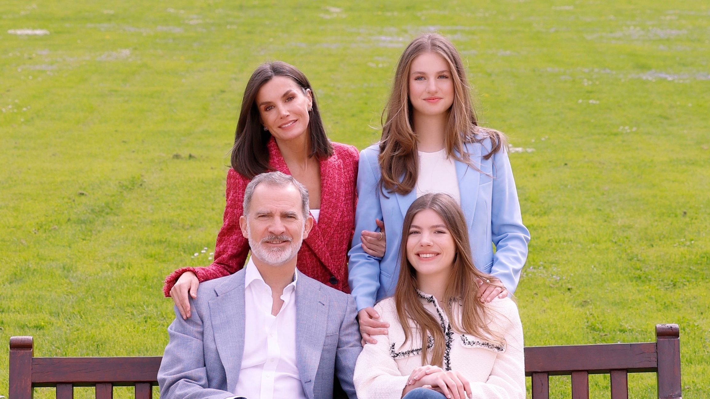 La familia real sentada