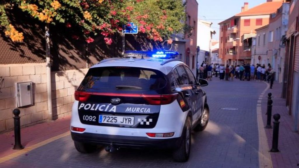La Policía Local de Murcia ha detenido a dos hombres en dos incidentes por violencia de género .