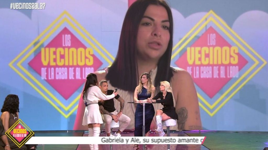 Marta Peñate enseña a Álex las pruebas de una presunta nueva infidelidad de Gabriella