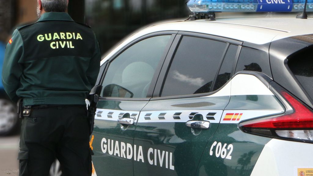 Un hombre se atrinchera con un arma y dos menores en su vivienda en Huétor Tájar, Granada