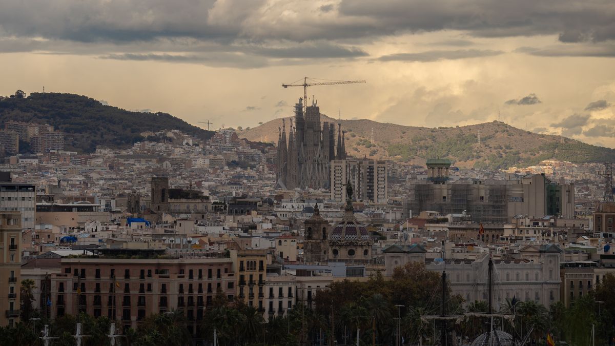 "Cuidado, Borrell": un error ortográfico en una lona cambia el significado de una calle en Barcelona