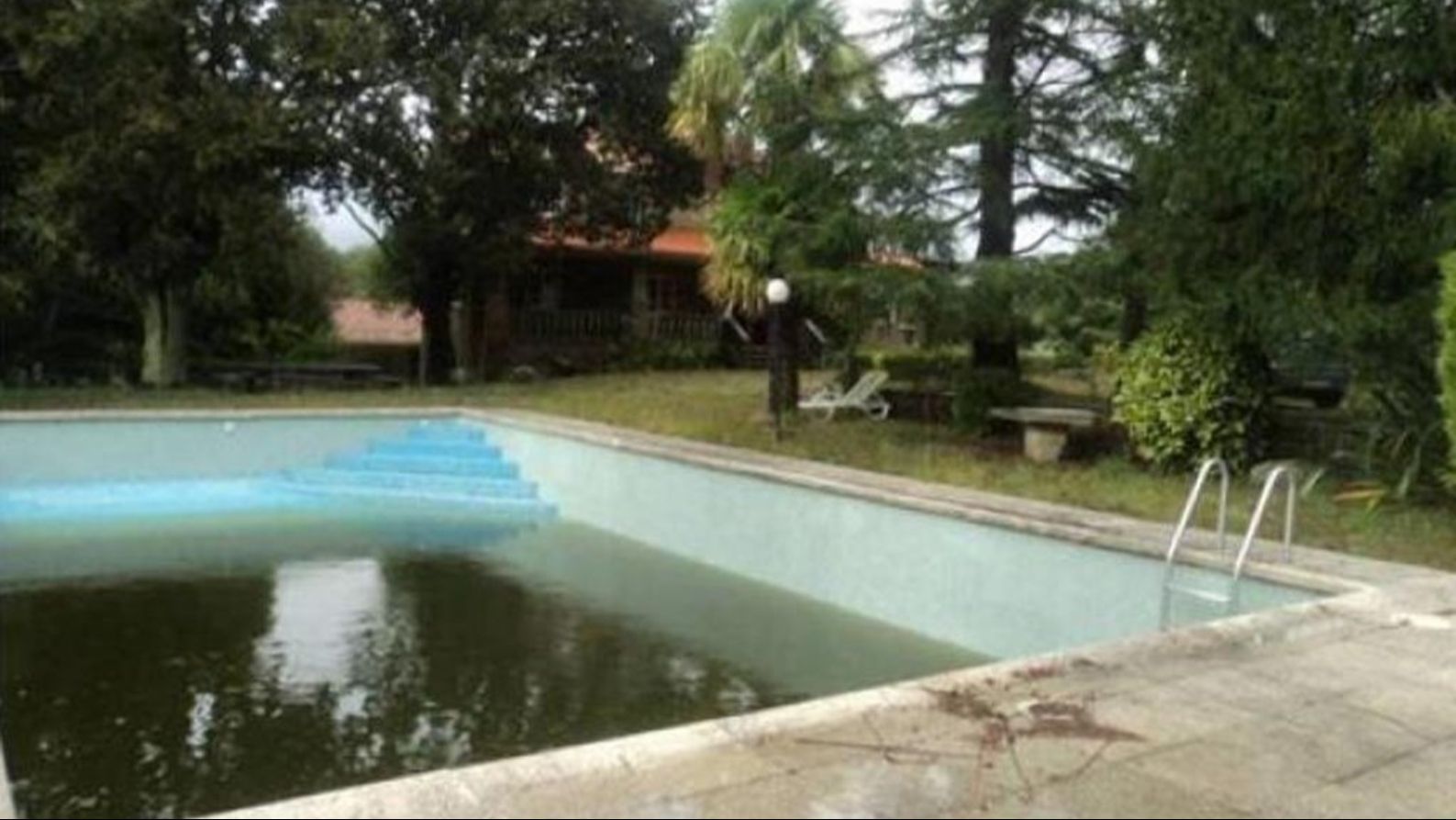 El jardín de la casa de Rosario Porto en Teo.