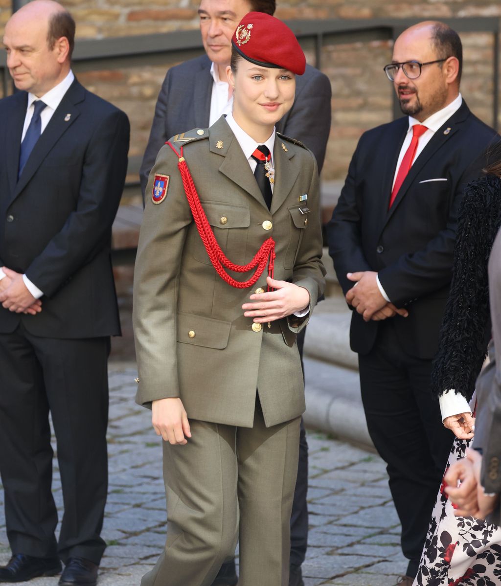 La princesa Leonor vestida con el uniforme de gala militar este 21 de mayo.