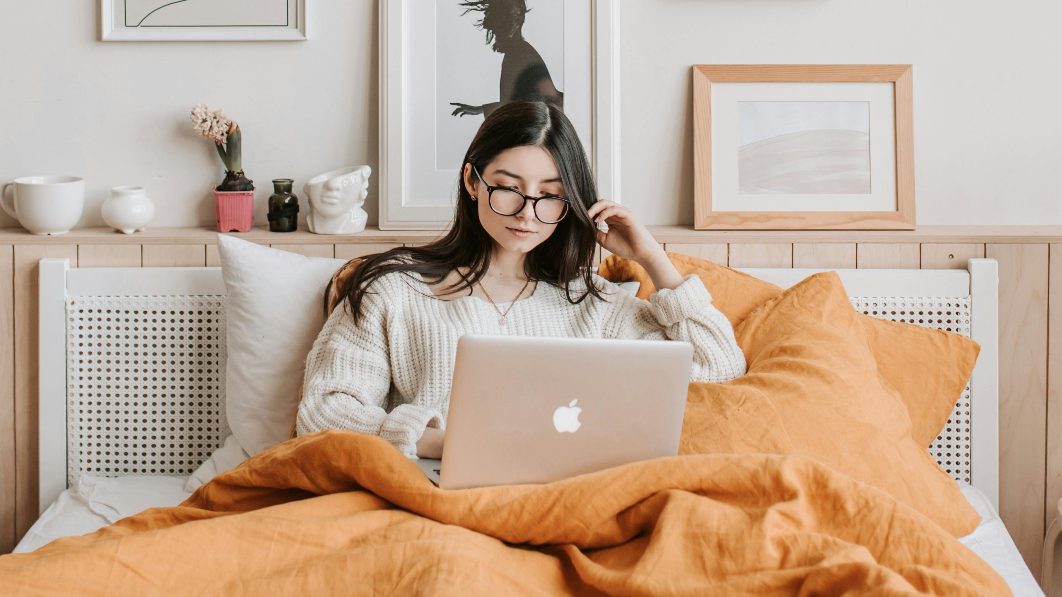 Evita usar el ordenador antes de ir a dormir. FUENTE: Pexels