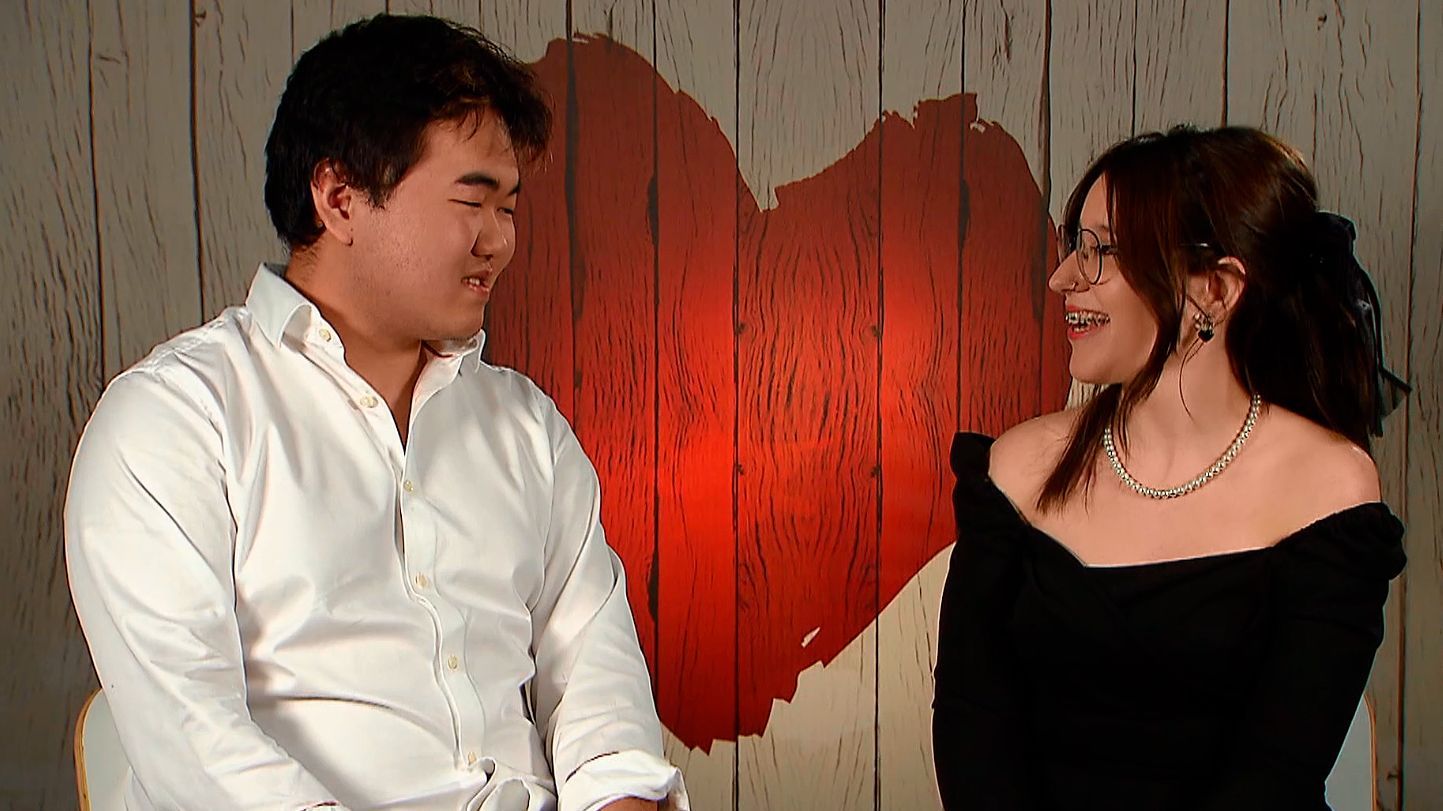 Jennifer y Ze durante su cita en 'First Dates'
