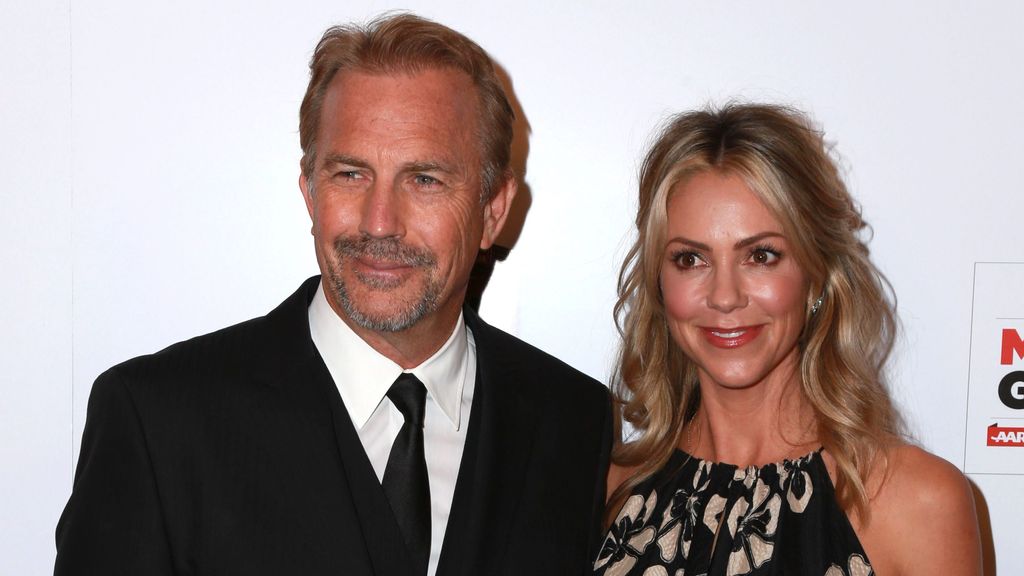 Kevin Costner y Christine Baumgartner en una imagen de archivo