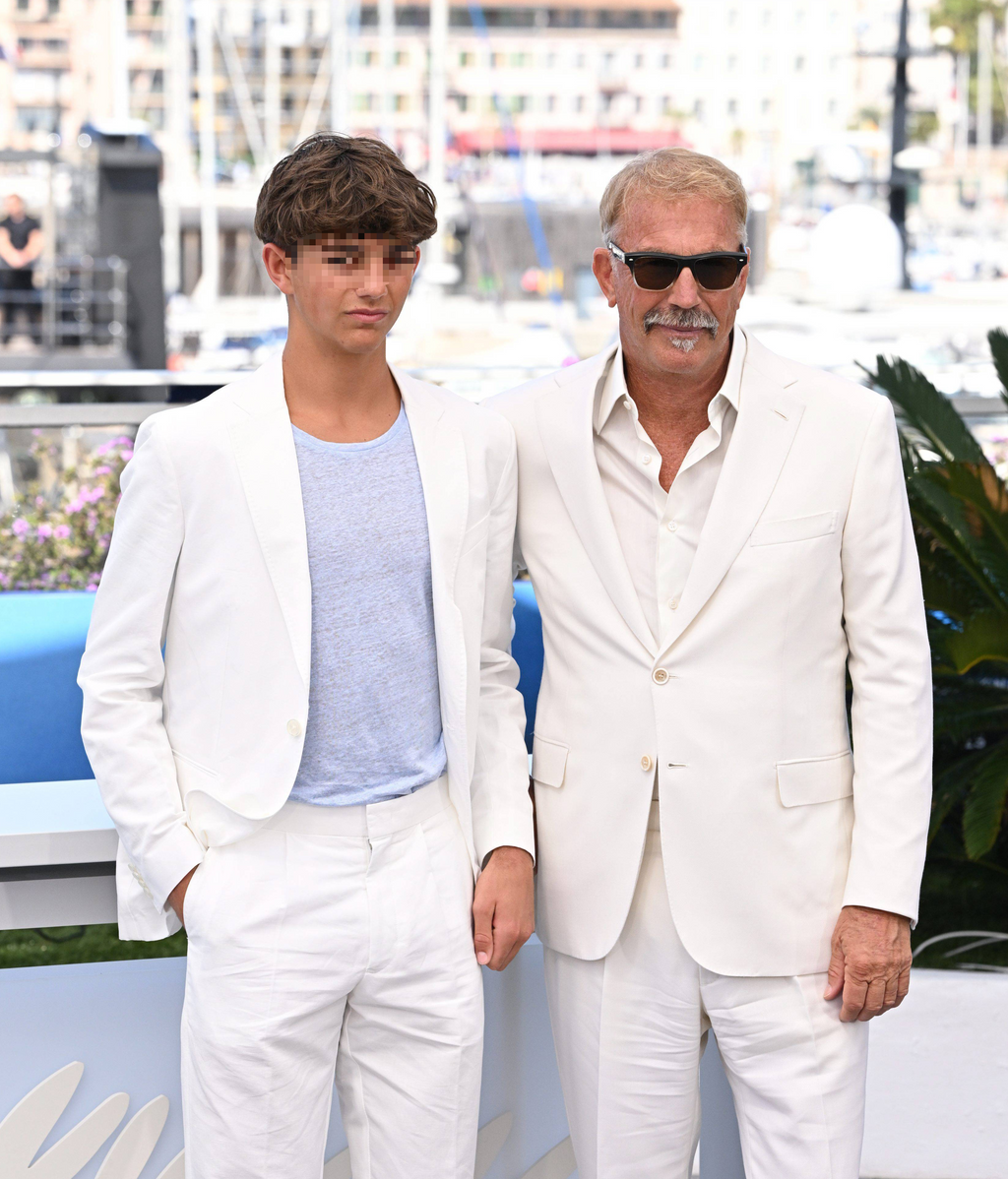 Kevin Costner y su hijo Hayes en la presentación de Cannes de 'Horizonte'