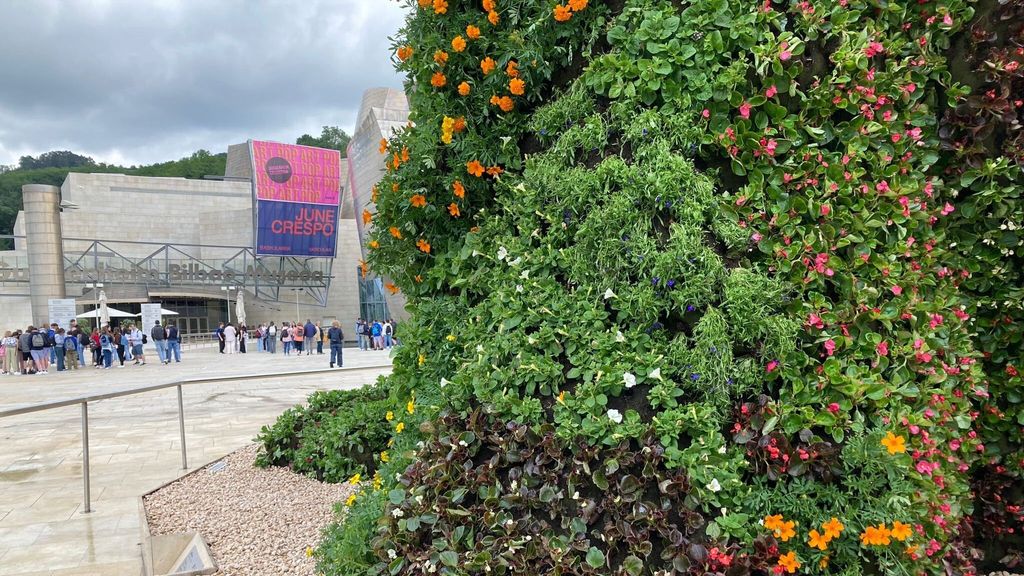 La cubierta vegetal luce ya alegrías, begonias, impatiens, petunias, tagetes y ageratum