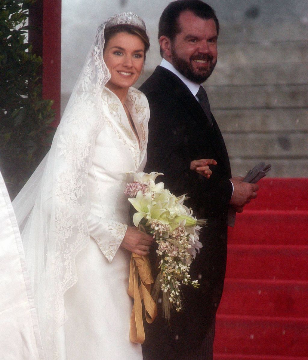 Letizia llegó al altar del brazo de su padre, Jesús Ortiz