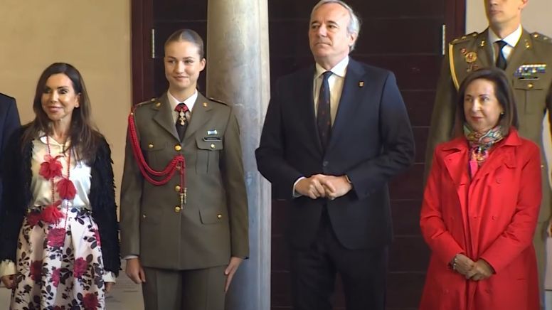 Margarita Robles acompaña a Leonor de Borbón en su último acto